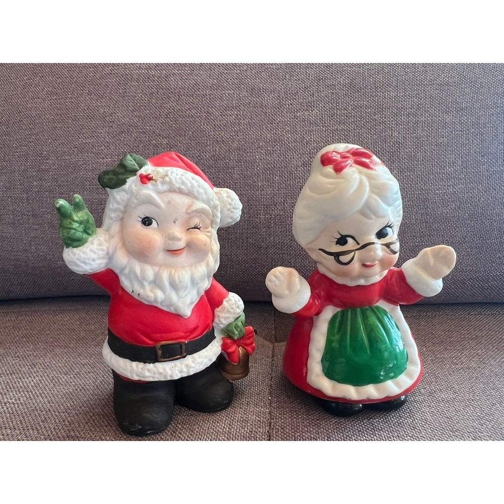 CGC Vintage Santa and Mrs Claus Figurines 4.5in Red Ceramic Winking Kitsch Set